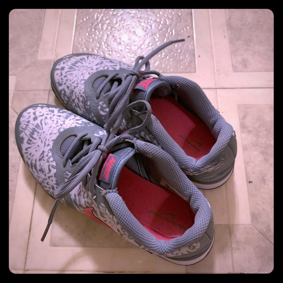 Nike Sneaks - Picture 1 of 3